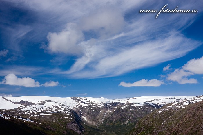 Údolí Bjellåga s ledovcem Lappbreen. Národní park Saltfjellet-Svartisen, kraj Nordland, Norsko