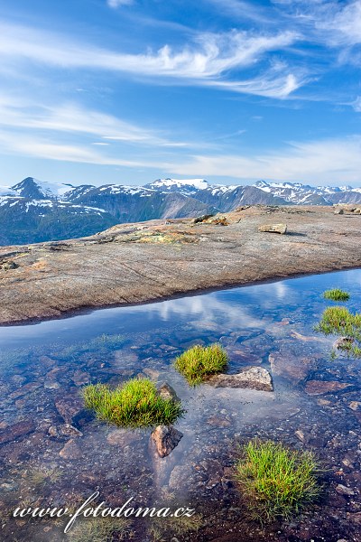 Hory kolem údolí Blakkådal. Národní park Saltfjellet-Svartisen, kraj Nordland, Norsko