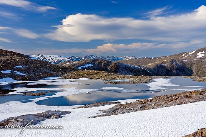 Krajina kolem jezera Røvassvatnan. Národní park Saltfjellet-Svartisen, kraj Nordland, Norsko