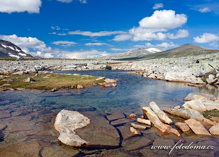 Potok Namnlauselva. Národní park Saltfjellet-Svartisen, kraj Nordland, Norsko