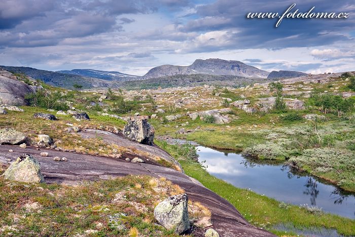 Fotka Jezírko a hora Snøtoppen, NP Rago, Norsko