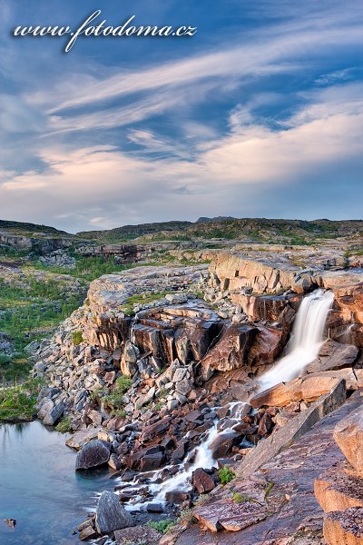 Vodopád, národní park Rago, kraj Nordland, Norsko