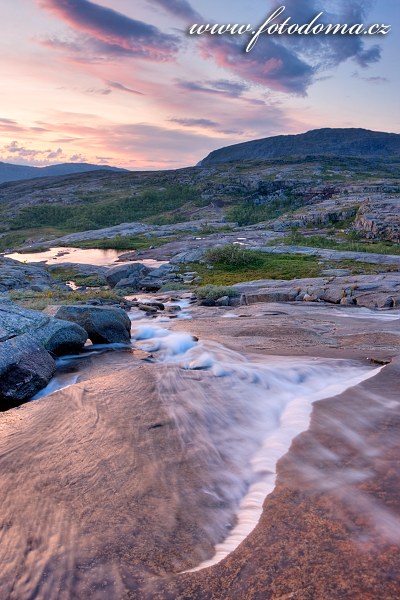 Zpěněná bystřina, národní park Rago, kraj Nordland, Norsko