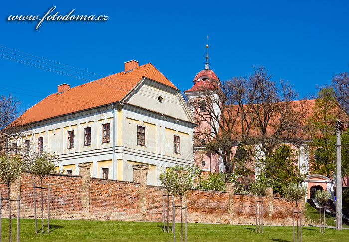 Fotka Brankovice, fara a kostel