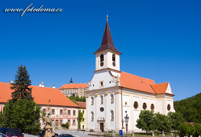 Fotka Kostel svatého Jana Křtitele a zámek, Náměšť nad Oslavou