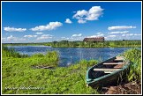 Loďka a řeka Narew u vesnice Waniewo, Narwianski národní park, Narwianski Park Narodowy, Polsko