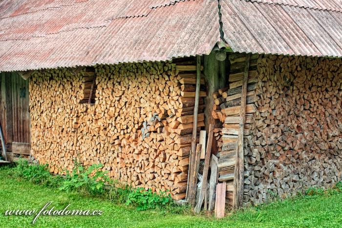 Fotka Zásoba dřeva ve Strazdai, Aukštaitijos národní park, Litva