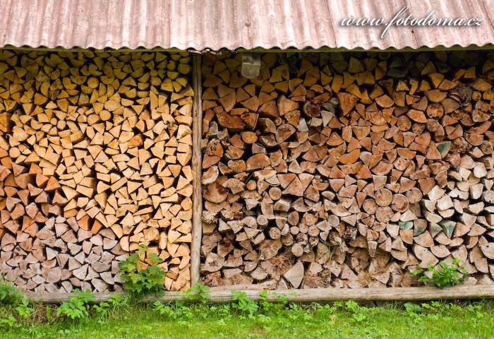 Fotka Zásoba dřeva ve Strazdai, Aukštaitijos národní park, Litva