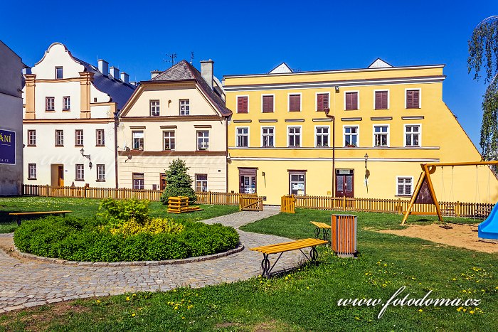 Dětské hřiště a turistická ubytovna v Radniční ulici, Vidnava, okres Jeseník, Olomoucký kraj, Česká republika