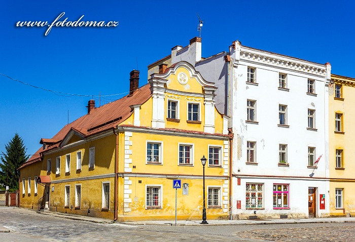 Městský dům s pamětní deskou Dr. Lorenze na Mírovém náměstí č.p. 66, chráněná památka, Vidnava, okres Jeseník, Olomoucký kraj, Česká republika