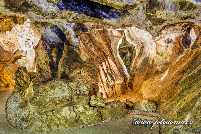 Jeskynní chodby