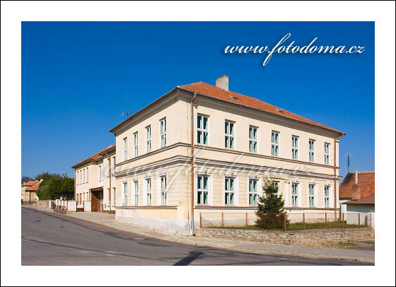 Fotka z obce Únanov, základní škola